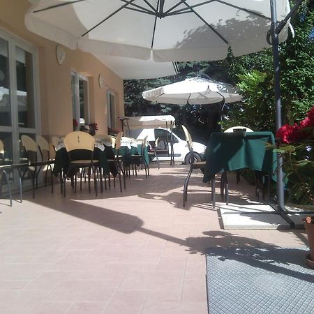 Hotel Trinidad Ρίμινι Εξωτερικό φωτογραφία