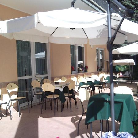 Hotel Trinidad Ρίμινι Εξωτερικό φωτογραφία