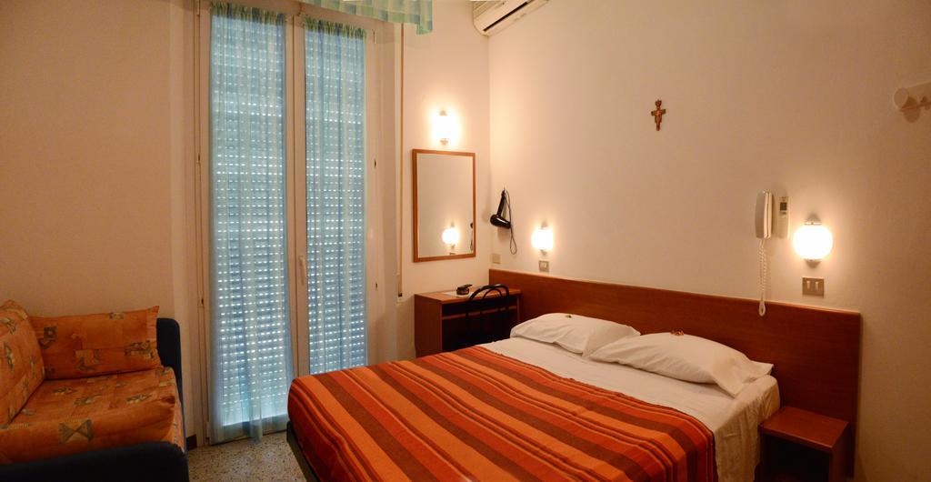 Hotel Trinidad Ρίμινι Εξωτερικό φωτογραφία