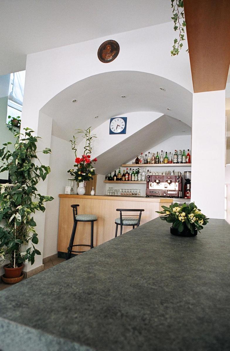 Hotel Trinidad Ρίμινι Εξωτερικό φωτογραφία