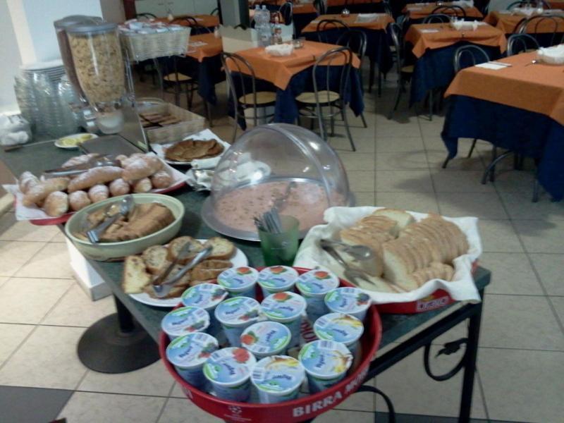 Hotel Trinidad Ρίμινι Εξωτερικό φωτογραφία