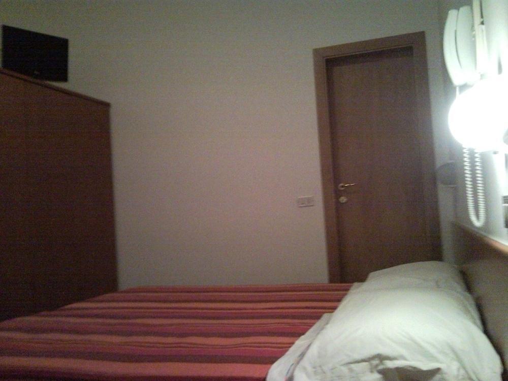 Hotel Trinidad Ρίμινι Εξωτερικό φωτογραφία