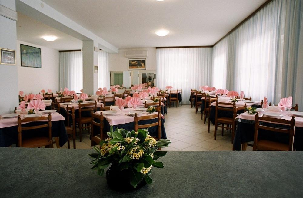 Hotel Trinidad Ρίμινι Εξωτερικό φωτογραφία